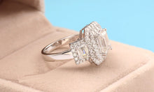 Load image into Gallery viewer, Eleganza 3.92cttw Moissanite Ring